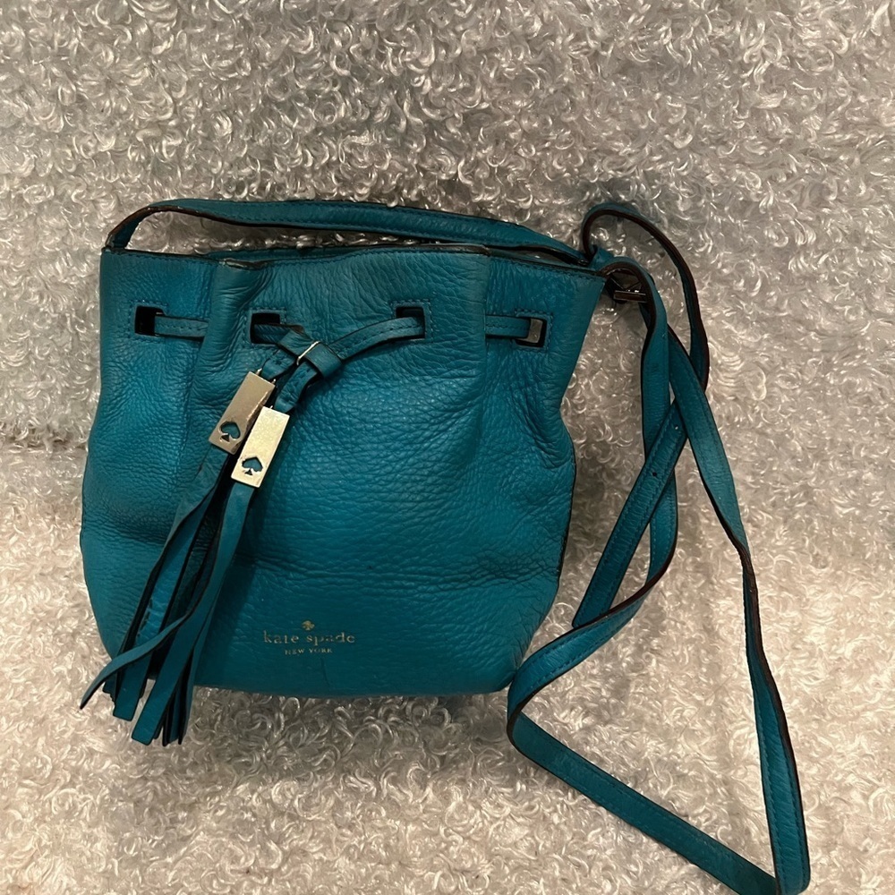 Kate Spade New York leather grey street drawing bucket bag